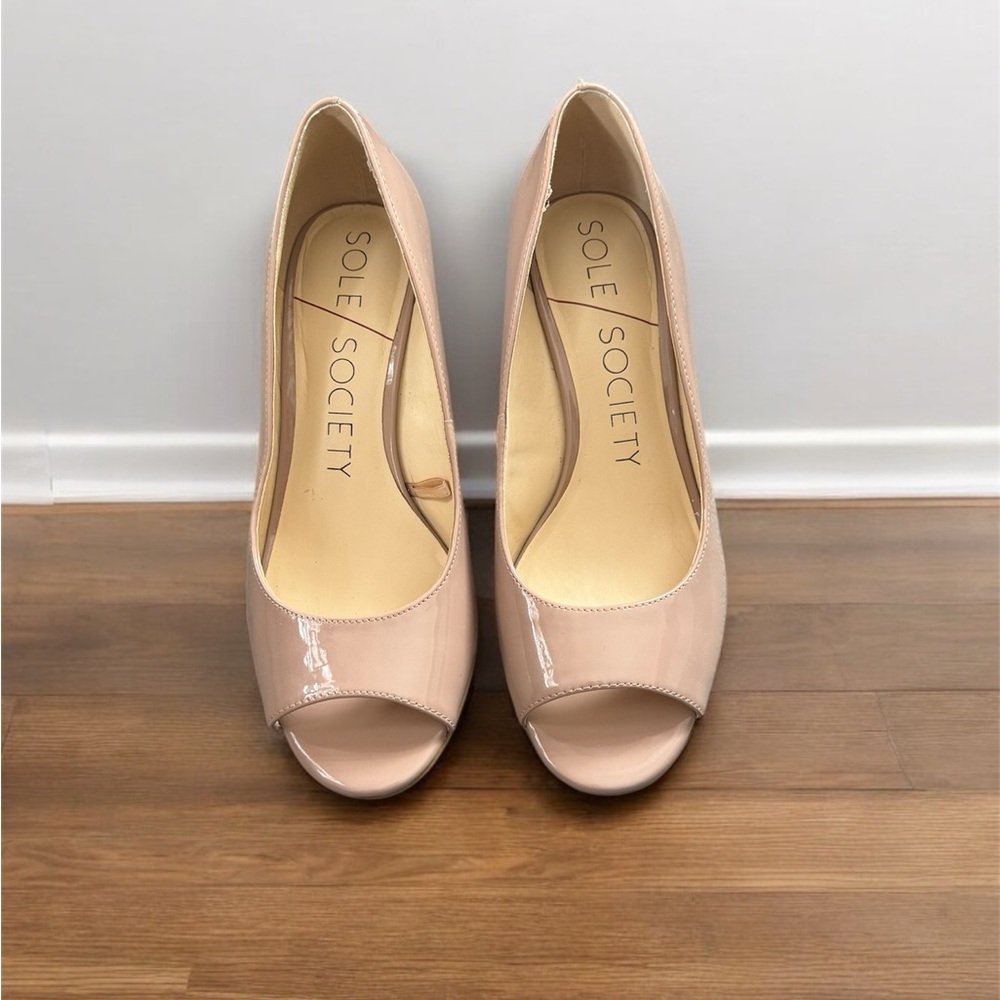 Stylish peep toe wedges